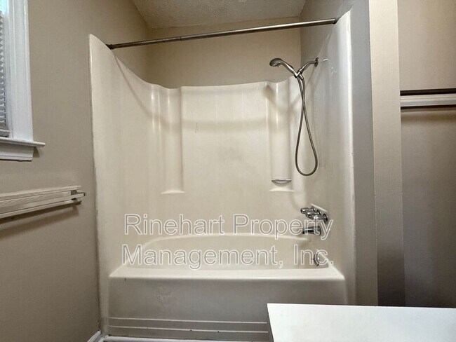 Building Photo - 1141 Eisenhower Rd