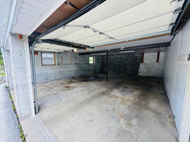 Building Photo - 42 Cupola Rd