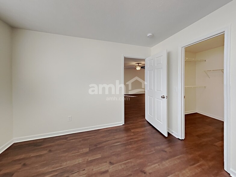 Building Photo - 200 Lakeside Park Dr