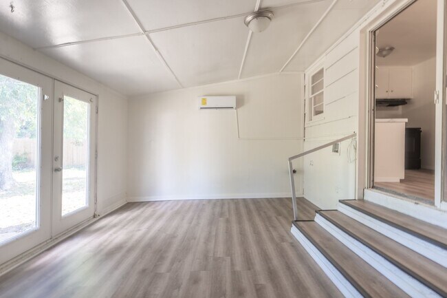 Building Photo - RENT TO OWN – Warr Acres!