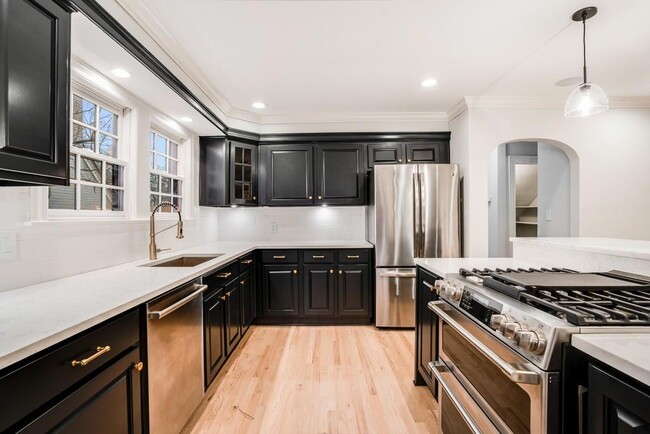 Building Photo - 2896 N Hills Dr NE