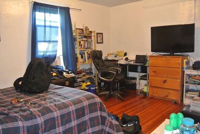 Building Photo - 58 S Crescent Circuit