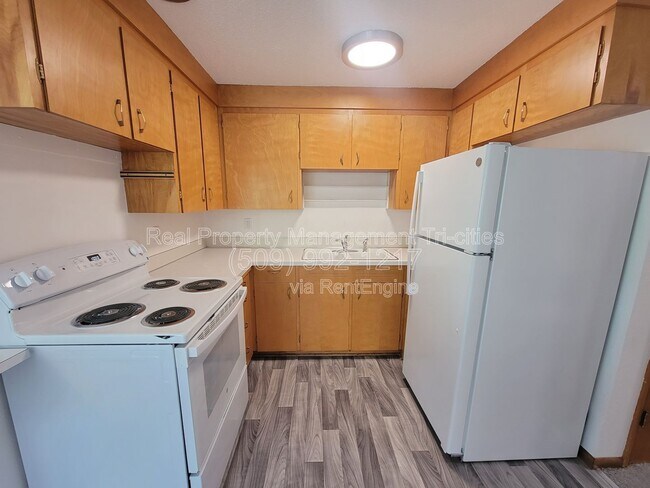 Building Photo - 1618 W 7th Pl