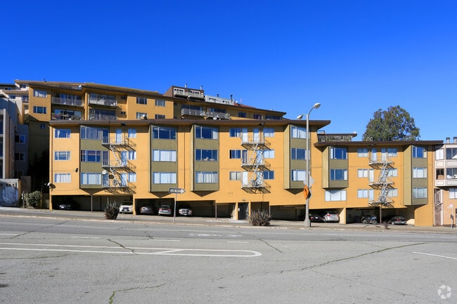 Building Photo - 120 Portola Dr