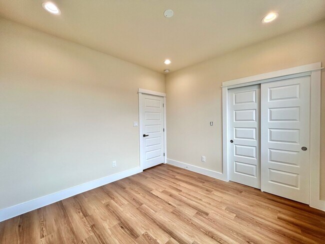 Building Photo - 5605 Samuel Huston Ave
