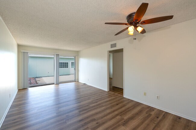 Building Photo - Charming 2BR Condo in Hueneme Bay 55+ Community with 2-Car Garage