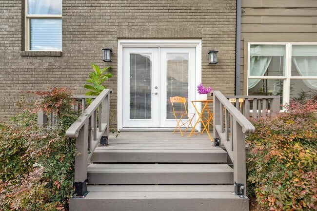 Building Photo - 2108 Branard St