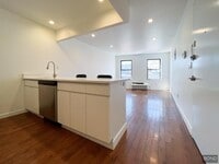 Building Photo - 1 bedroom in Queens NY 11101