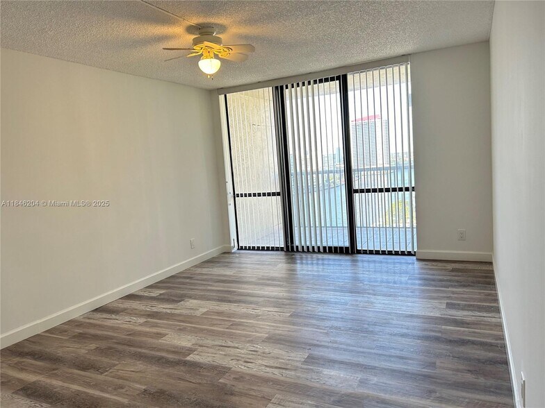 Building Photo - 2017 S Ocean Dr