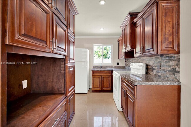 Building Photo - 5901 SW 45th St