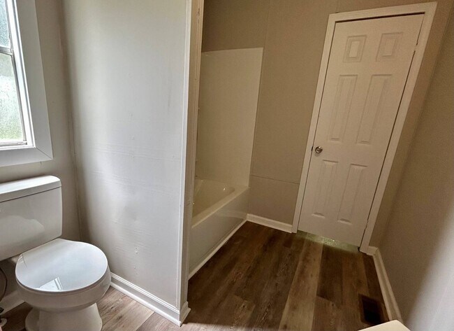 Building Photo - 26 White Oak Village