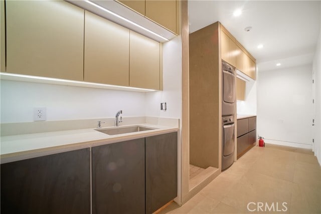 Building Photo - 1119 N Crestview Dr