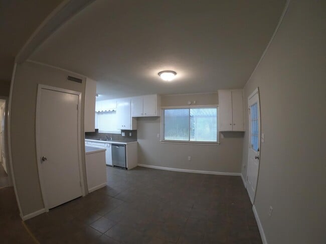 Building Photo - 3256 Suncrest Dr