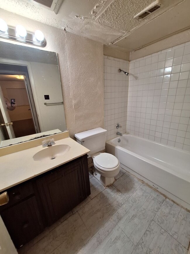 Building Photo - 1 bedroom, 1 bath