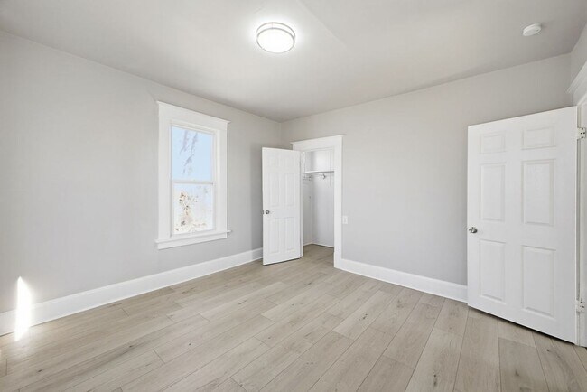 Building Photo - Spacious 4-Bedroom, 1.5-Bath Home with Plenty of Living Space!