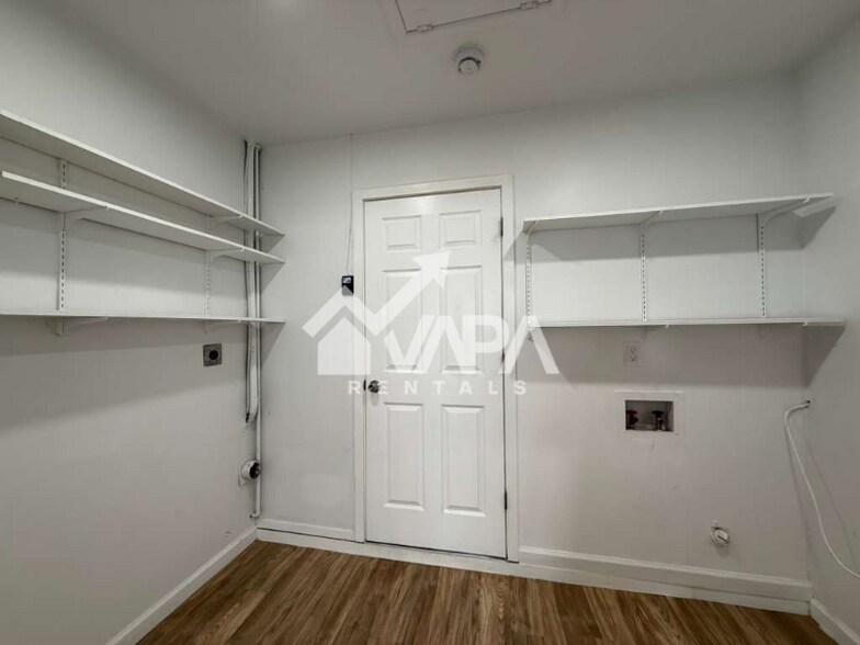 Building Photo - 5019 Starfire St