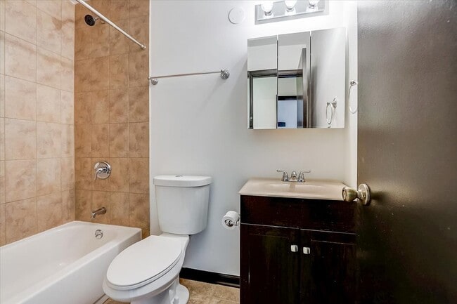 Building Photo - 231 Dakota Ct