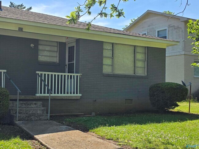 Building Photo - 905 Stevens Ct NE