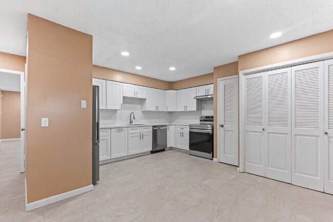 Building Photo - Furnished Option, Modern Comfort & Private Gated Patio!