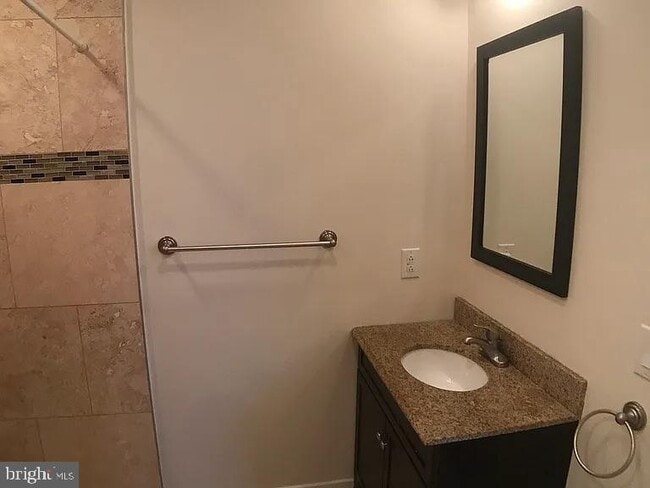 Building Photo - 2631 W Girard Ave