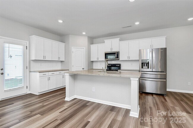 Building Photo - 646 Sagecroft Ln