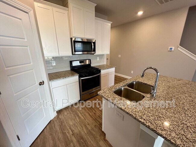 Building Photo - 613 Reese Ln