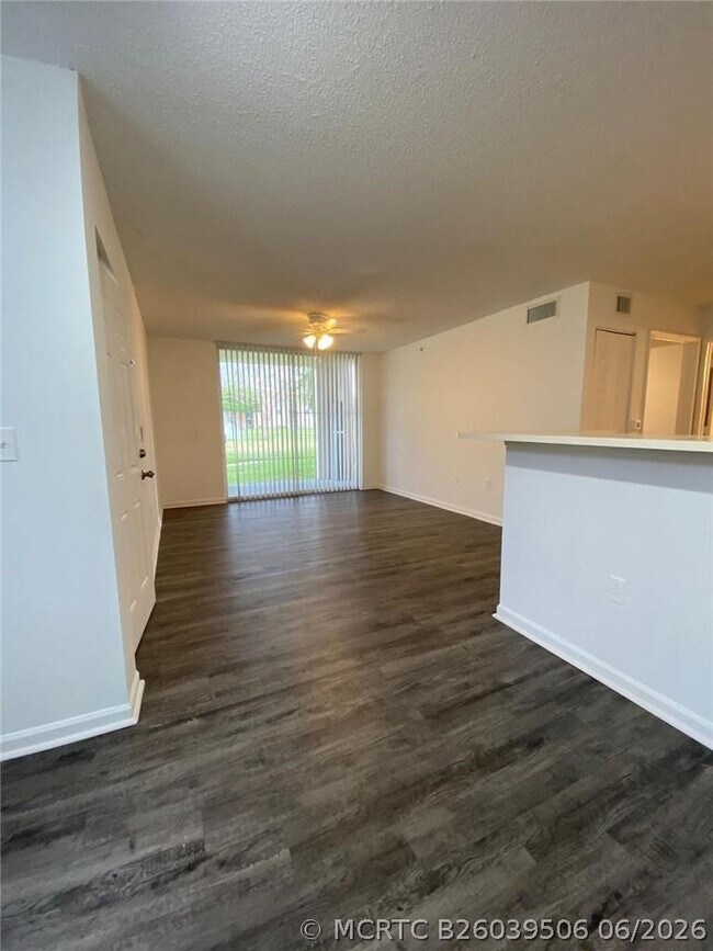 Building Photo - 7872 Sonoma Springs Cir
