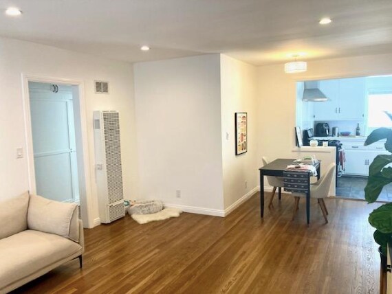 Building Photo - 916 N Sweetzer Ave