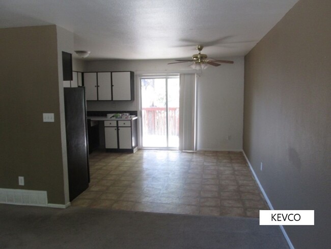 Building Photo - Split-Level Home with Large Eat-In Kitchen