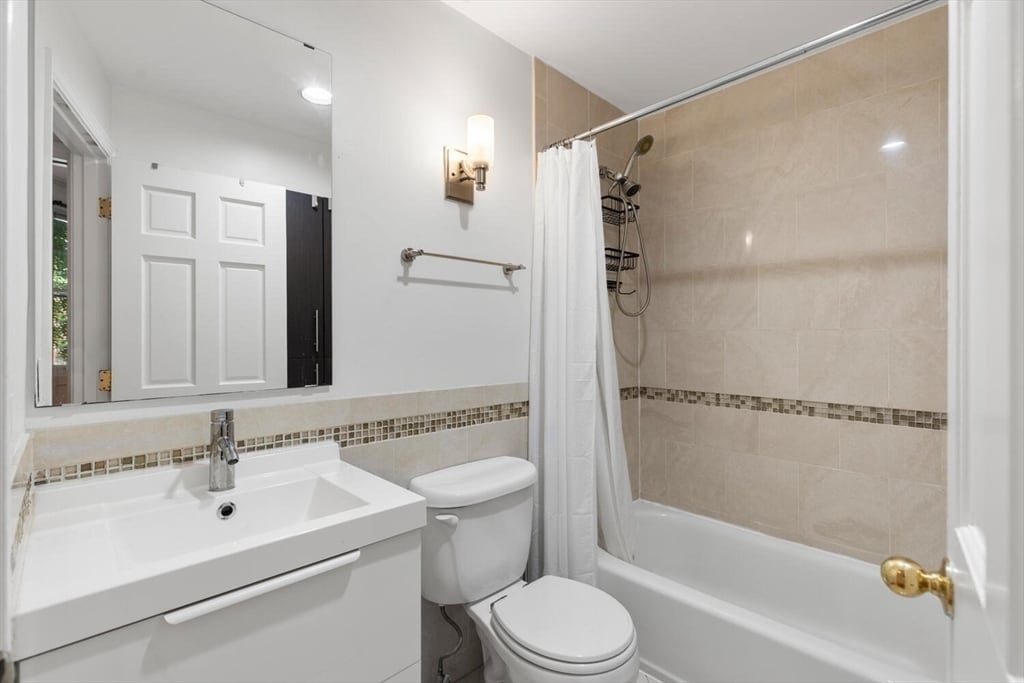 Building Photo - 270 Beacon St