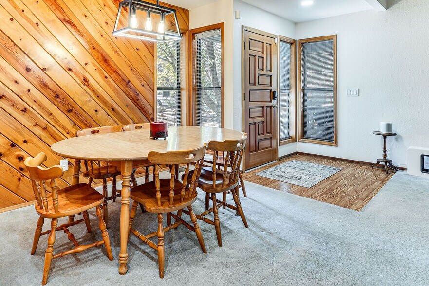Building Photo - 2787 Oak Cir