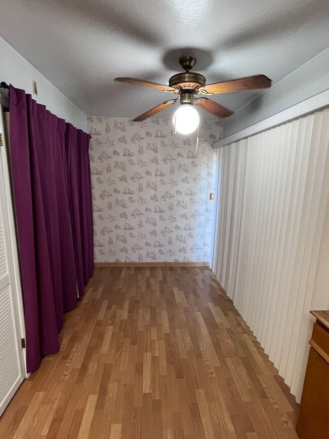 Building Photo - CUTE 2 BEDROOM HOME IN EAST SAC!!