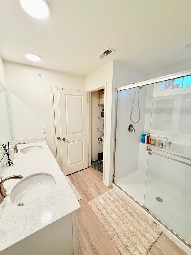 Building Photo - 2826 Kessler Dr