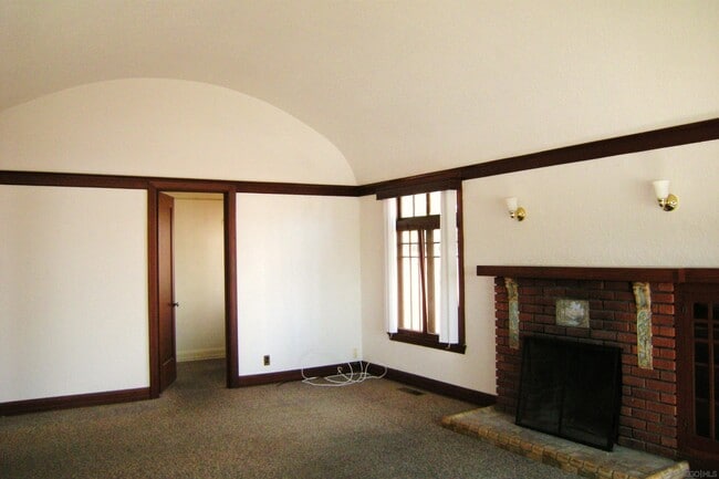 Building Photo - 3646 Crown Point Dr