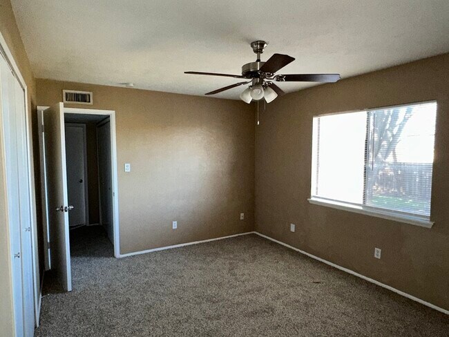 Building Photo - 6905 Blackberry Dr