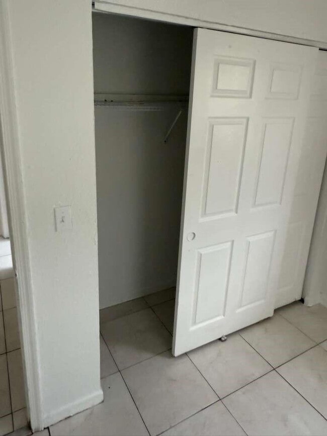 Building Photo - 218 NW 9th Ave