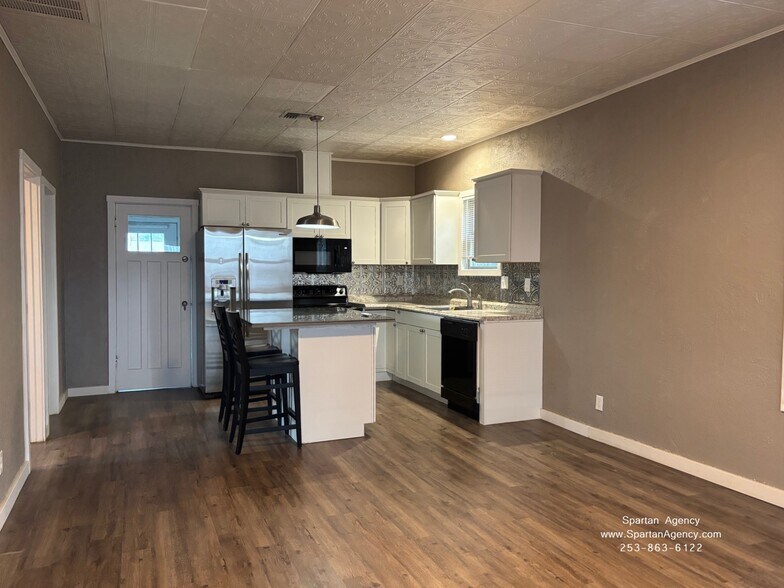 Building Photo - 1727 Pease Ave