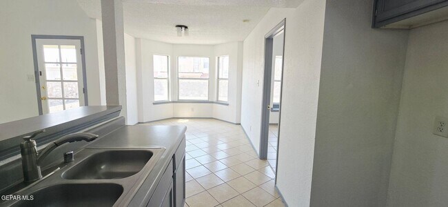 Building Photo - 7123 Oval Rock Dr