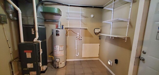 Building Photo - 3 Bedroom with open living room/kitchen/dining area, all on one floor including laundry!