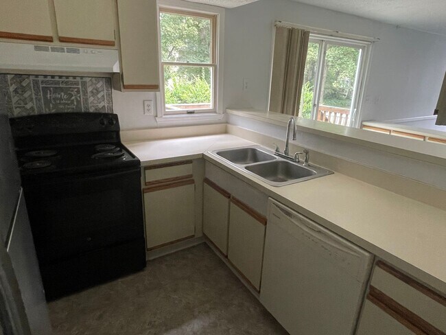 Building Photo - Spacious Chesterfield 2 Story