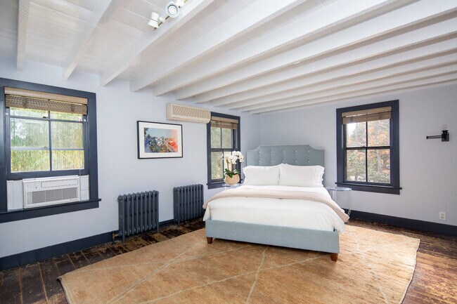 Building Photo - 93 Schellinger Rd