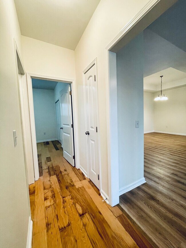 Building Photo - 3/2 single family - quiet neighborhood - u...