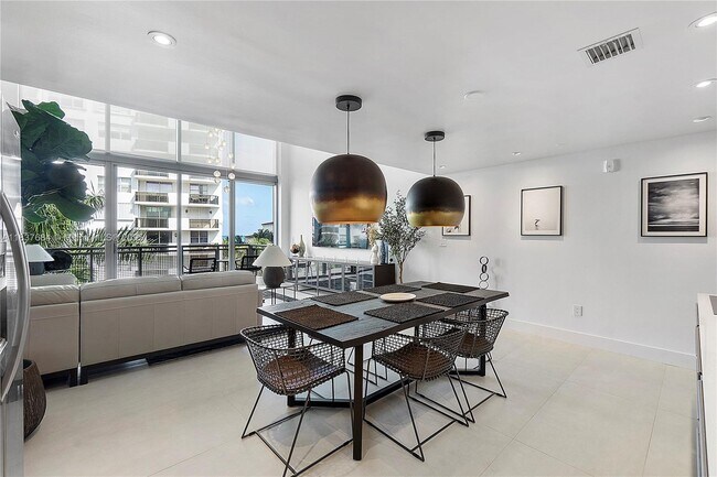 Building Photo - 6000 Collins Ave