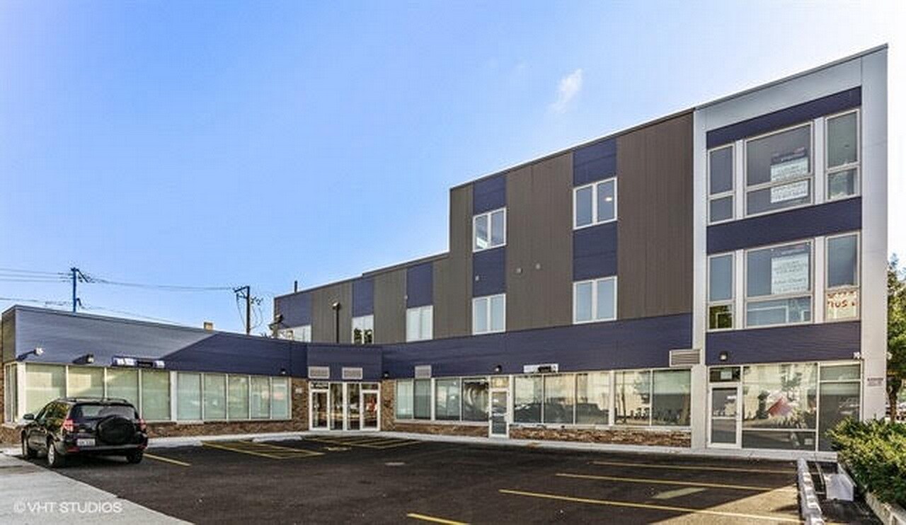 Building Photo - 3620 W Irving Park Rd