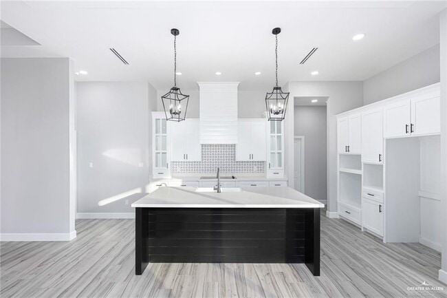 Building Photo - 19 Rabbit Run Ave