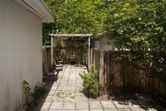 Building Photo - 2280 SW 16th Ct