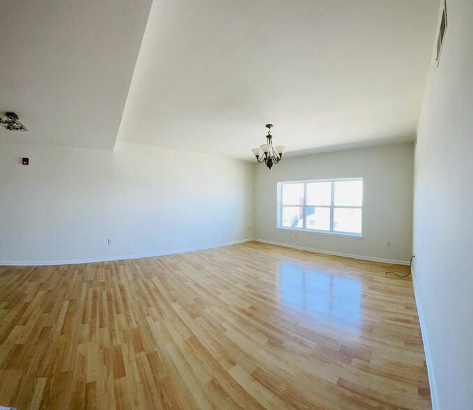 Building Photo - 358 Rector St