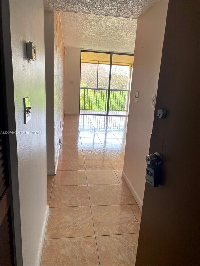 Building Photo - 14201 N Kendall Dr