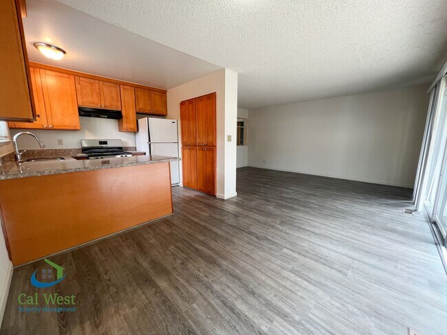 Building Photo - $2895 -  Downstairs 2 Bed 1.5 Bath-Updated Kitchen near Westgate Center