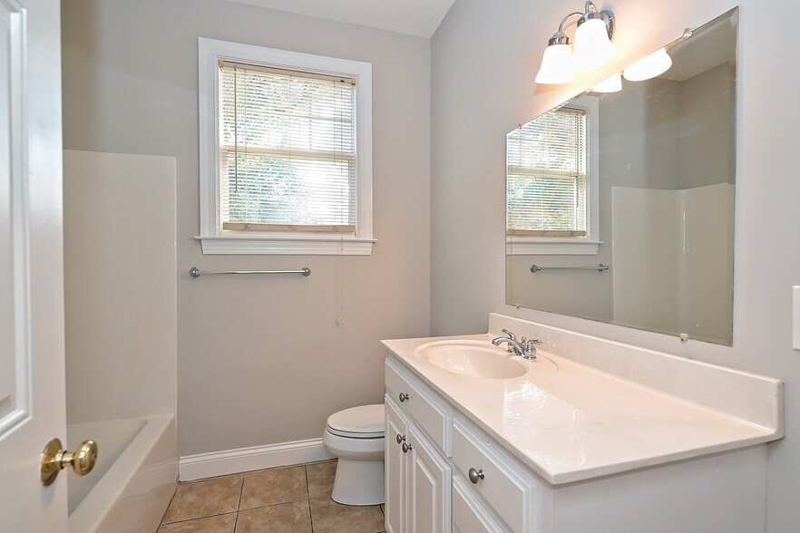 Building Photo - 1601 Wilmore Dr